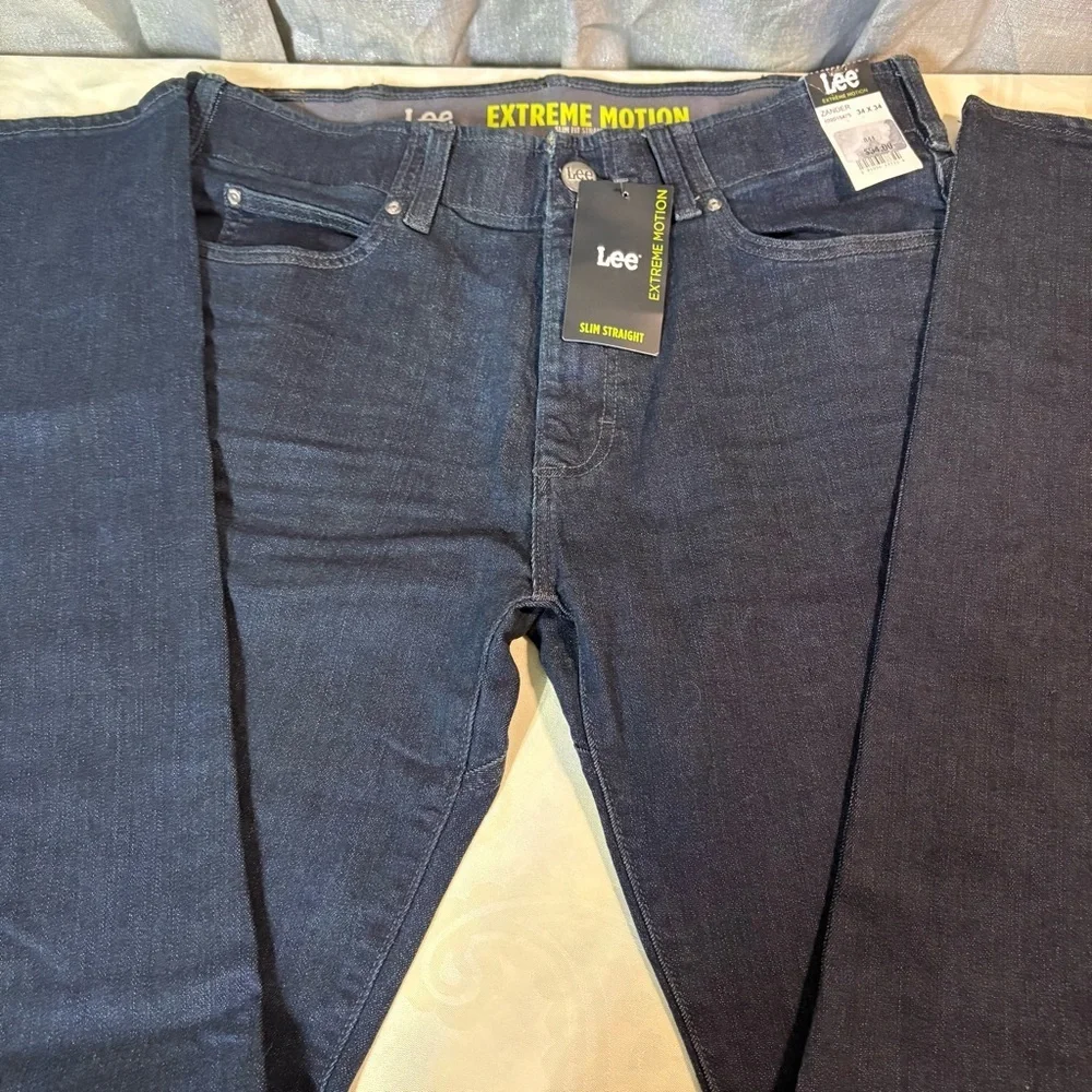 NWT- Lee Men's Extreme motion Zander Slim Straight Jeans